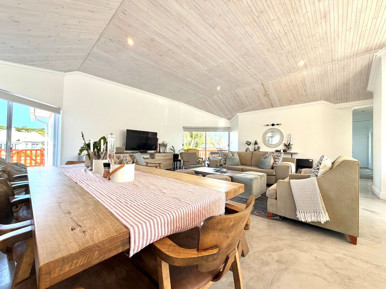 marina martinique 1055 dining table